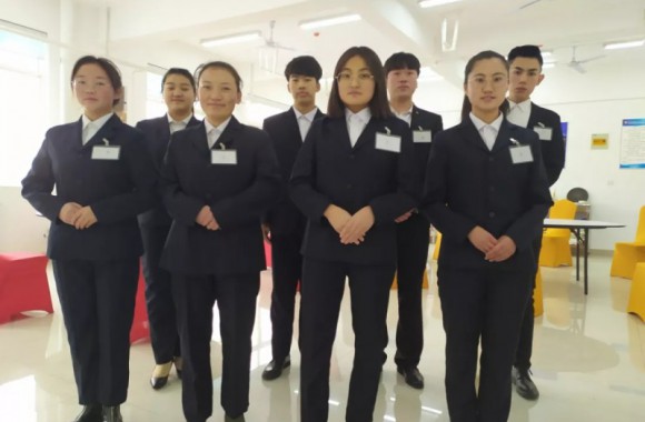 以赛促学！彩神举办酒店管理专业“中西餐宴会摆台”比赛