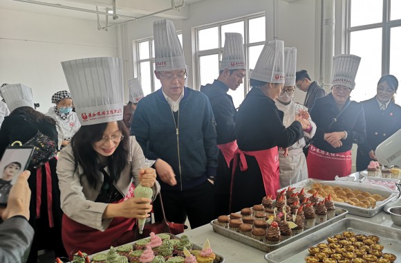 省教科文卫体工会组织的《品味舌尖工会深情 展示别样女性风采》活动在我院圆满成功