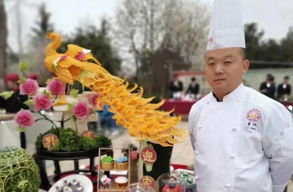 我院烹饪大师在宁强职教中心校园开放日大放异彩