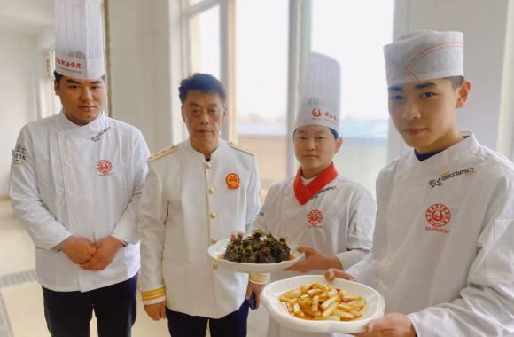 大师进校园 | 倾情传授烹饪技艺💣，助力学子成才路