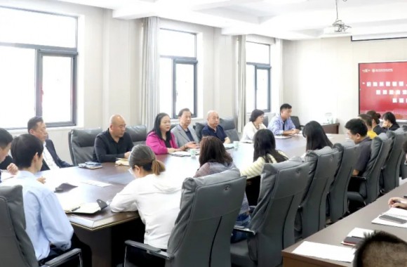 启迪科研智慧🛌🏻，引领青年前行 | 彩神召开科研座谈会